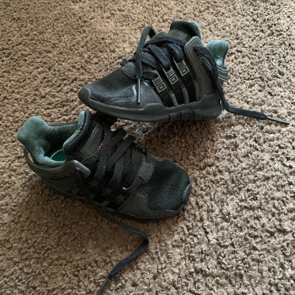 Adidas shoes size 7 - Picture 1 of 7